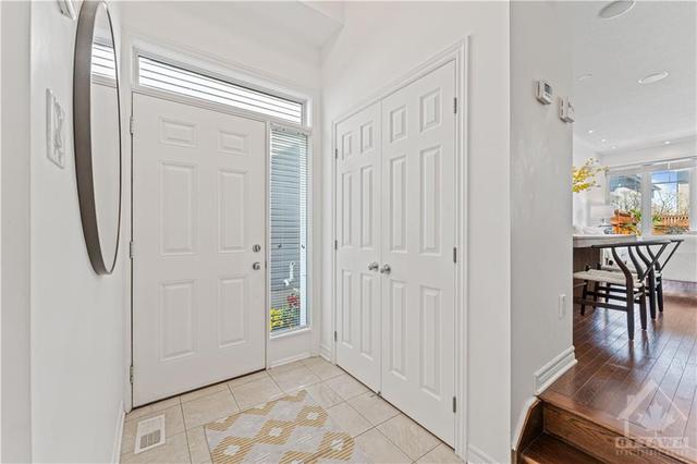 515 Strasbourg St, Townhouse with 4 bedrooms, 3 bathrooms and 2 parking in Ottawa ON | Image 2