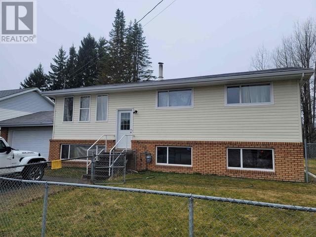 3503 Sparks St, House detached with 6 bedrooms, 3 bathrooms and null parking in Terrace BC | Image 1