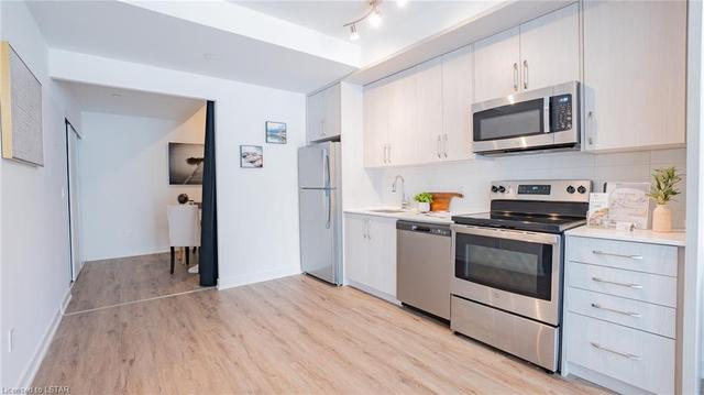 B - 498 Eglinton Ave E Ave, House attached with 3 bedrooms, 2 bathrooms and 1 parking in Toronto ON | Image 39