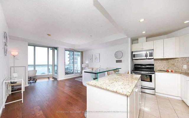 1711 - 218 Queens Quay W, Condo with 2 bedrooms, 2 bathrooms and 1 parking in Toronto ON | Image 15
