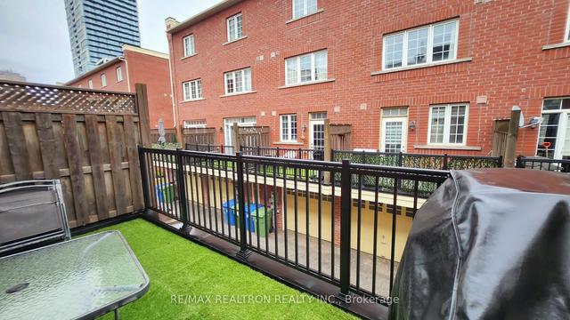 62 Raffeix Ln, Townhouse with 2 bedrooms, 3 bathrooms and 1 parking in Toronto ON | Image 11