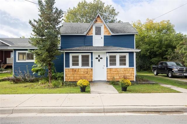 19 Prince St E, House detached with 3 bedrooms, 1 bathrooms and 4 parking in Kawartha Lakes ON | Image 5