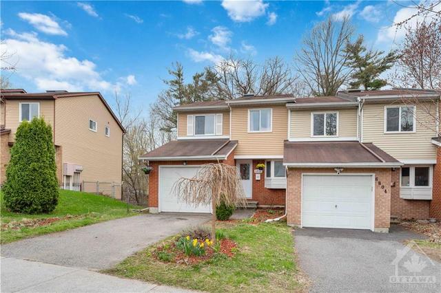 6806 Bilberry Dr, Townhouse with 3 bedrooms, 3 bathrooms and 2 parking in Ottawa ON | Image 1