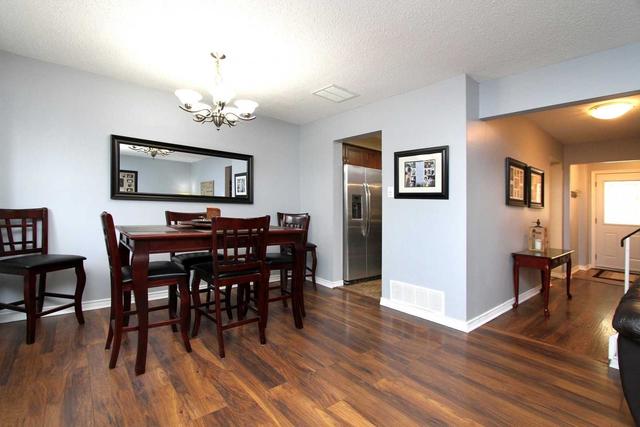 7206 Fayette Cir, House semidetached with 4 bedrooms, 2 bathrooms and 3 parking in Mississauga ON | Image 3