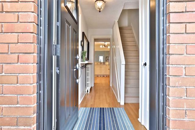283 Woburn Ave, House semidetached with 3 bedrooms, 2 bathrooms and 1 parking in Toronto ON | Image 2