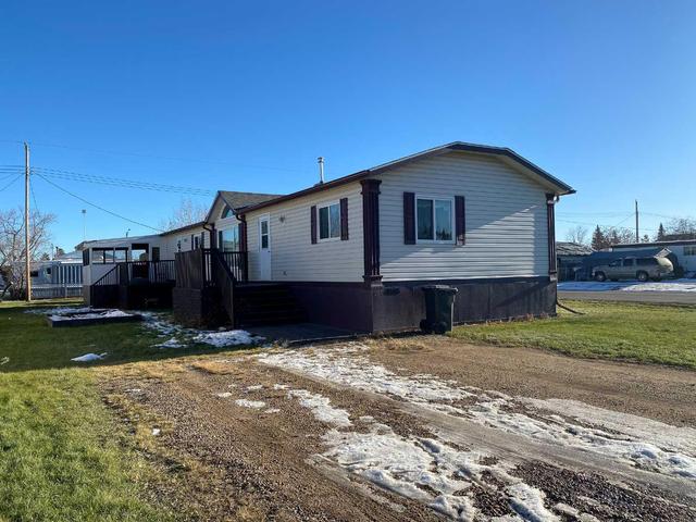 4603 48 St, House detached with 3 bedrooms, 2 bathrooms and 2 parking in Rycroft AB | Image 2