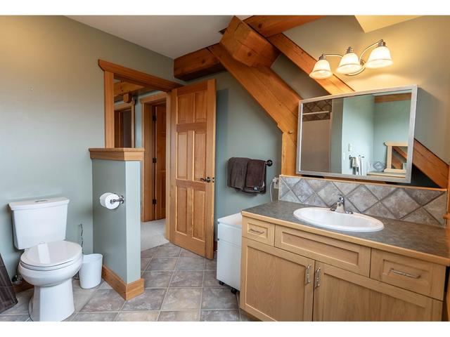779 Sundown Lane, House detached with 3 bedrooms, 4 bathrooms and null parking in East Kootenay B BC | Image 35