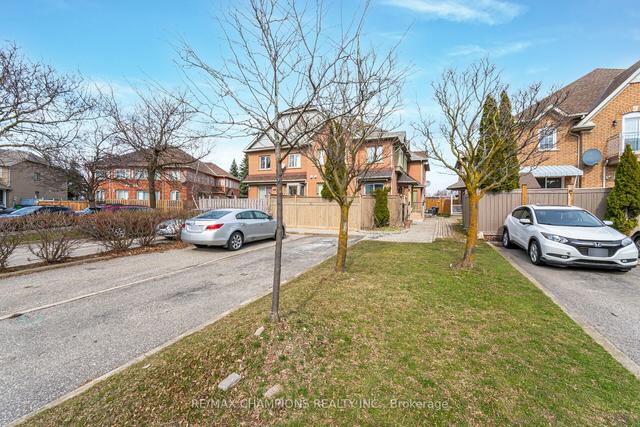 89 Quail Feather Cres, House attached with 3 bedrooms, 3 bathrooms and 2 parking in Brampton ON | Image 1