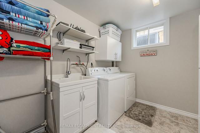 2306 Malcolm Cres, House detached with 3 bedrooms, 2 bathrooms and 3 parking in Burlington ON | Image 7