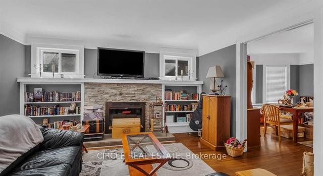 957 - 957-59 Victoria Ave, House detached with 4 bedrooms, 2 bathrooms and 4 parking in Windsor ON | Image 12