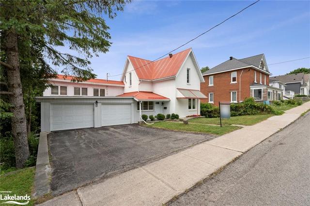 51 Robert St W, House detached with 4 bedrooms, 3 bathrooms and 4 parking in Penetanguishene ON | Image 23