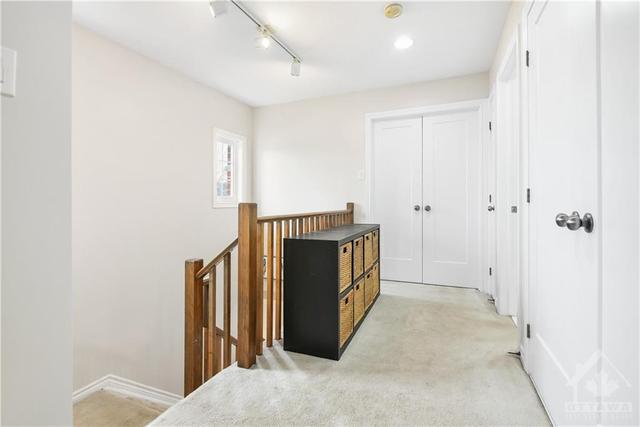 121 Tandalee Cres, Townhouse with 3 bedrooms, 3 bathrooms and 6 parking in Ottawa ON | Image 23