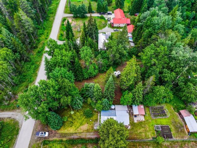8918 Moyie Avenue, House detached with 2 bedrooms, 1 bathrooms and null parking in Central Kootenay B BC | Image 28