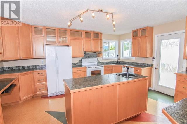 75 Sparks Ave, House detached with 4 bedrooms, 3 bathrooms and null parking in Kitimat BC | Image 5