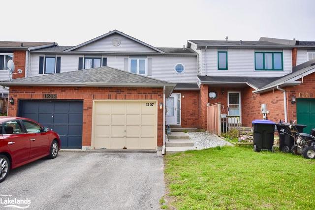 1207 Hill St, House attached with 2 bedrooms, 1 bathrooms and 3 parking in Innisfil ON | Image 1