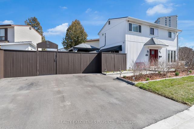 38 Huntingwood Cres, House detached with 4 bedrooms, 2 bathrooms and 2 parking in Brampton ON | Image 28