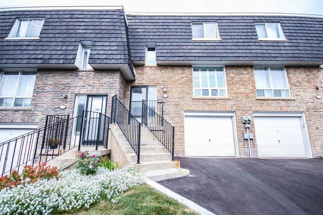 3 Tangle Briarway, Townhouse with 3 bedrooms, 2 bathrooms and 2 parking in Toronto ON | Image 1