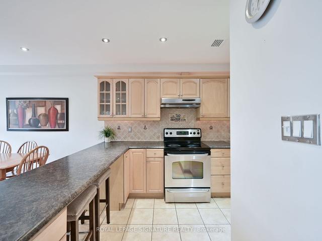 5 - 40 Rabbit Ln, Townhouse with 3 bedrooms, 2 bathrooms and 1 parking in Toronto ON | Image 4