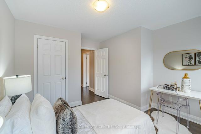 243 Sarah Cline Dr, House attached with 3 bedrooms, 4 bathrooms and 2 parking in Oakville ON | Image 14