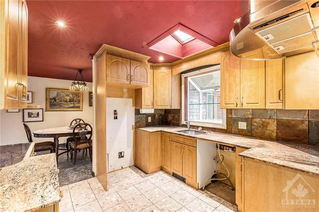 49 Delong Dr, House detached with 2 bedrooms, 3 bathrooms and 5 parking in Ottawa ON | Image 8