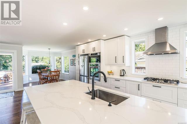 1169 Wedgewood Close, House detached with 3 bedrooms, 2 bathrooms and 3 parking in Qualicum Beach BC | Image 56