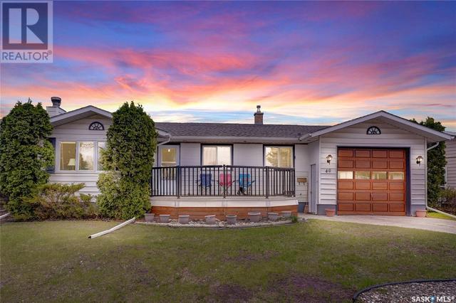 40 Upland Dr, House detached with 4 bedrooms, 2 bathrooms and null parking in Regina SK | Image 2