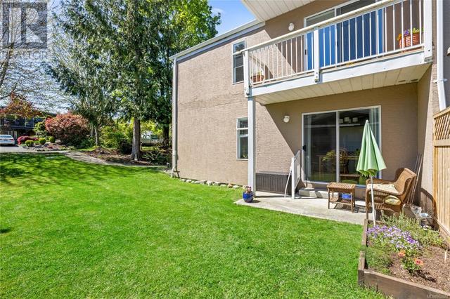 Well maintained Greenspace beside patio | Image 25