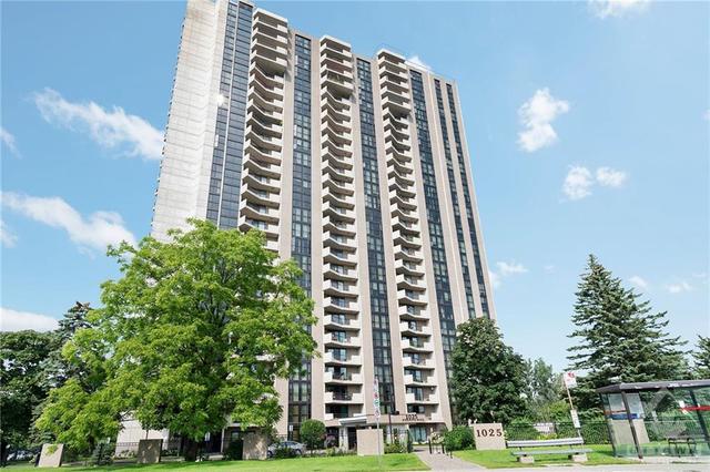 808 - 1025 Richmond Rd, Condo with 3 bedrooms, 2 bathrooms and 1 parking in Ottawa ON | Image 1
