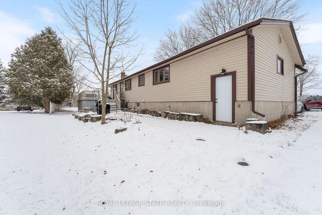 560 Westover Rd, House detached with 3 bedrooms, 2 bathrooms and 9 parking in Hamilton ON | Image 29