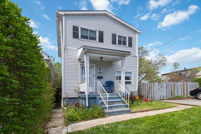 67 Graham Ave N, House detached with 3 bedrooms, 2 bathrooms and 1 parking in Hamilton ON | Image 1