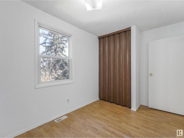 5 Willowdale Pl Nw, House attached with 3 bedrooms, 1 bathrooms and 2 parking in Edmonton AB | Image 40