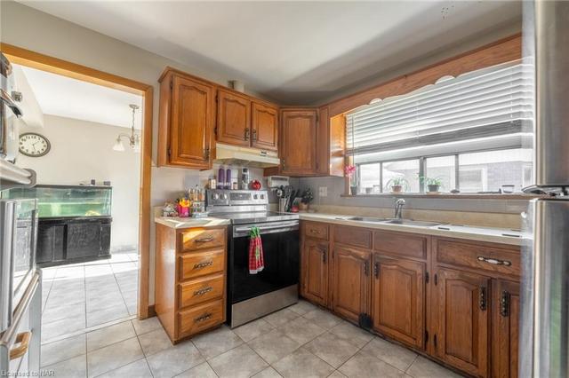 5948 Silverwood Crescent, House detached with 3 bedrooms, 2 bathrooms and 5 parking in Niagara Falls ON | Image 5