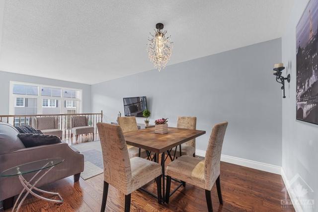 561 Dalewood Cres, Townhouse with 3 bedrooms, 3 bathrooms and 3 parking in Ottawa ON | Image 6
