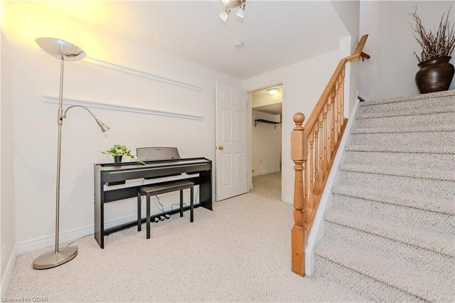 19 Spencer Cres, House attached with 3 bedrooms, 2 bathrooms and 6 parking in Guelph ON | Image 14