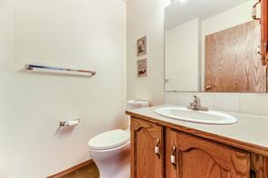 92 Somervale Pk Sw, Home with 2 bedrooms, 2 bathrooms and 2 parking in Calgary AB | Image 11