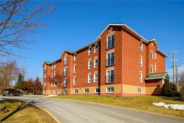 205 - 550 Talbot Pl, House attached with 2 bedrooms, 1 bathrooms and null parking in Gananoque ON | Image 11