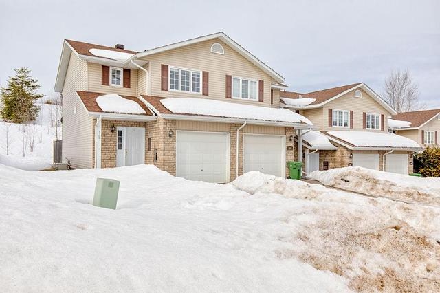 18 Northbrook Road, Townhouse with 3 bedrooms, 2 bathrooms and 2 parking in Petawawa ON | Image 2