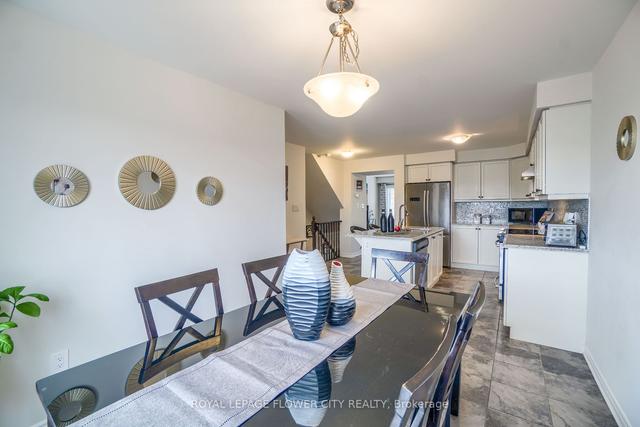 70 Bannister Cres, House attached with 3 bedrooms, 3 bathrooms and 2 parking in Brampton ON | Image 7