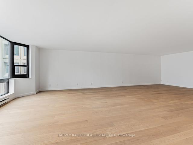 2101 - 1166 Bay St, Condo with 2 bedrooms, 2 bathrooms and 1 parking in Toronto ON | Image 9