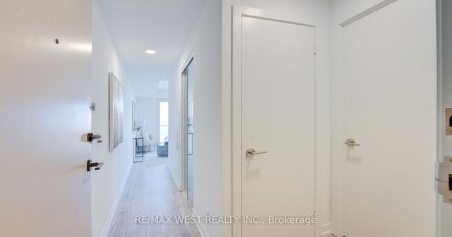 1507 - 2020 Bathurst St, Condo with 1 bedrooms, 1 bathrooms and 1 parking in Toronto ON | Image 3