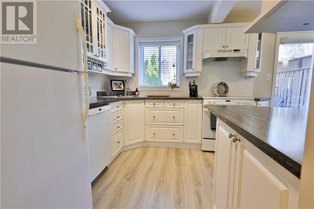 140 Eaglestone, House detached with 3 bedrooms, 2 bathrooms and null parking in Greater Sudbury ON | Image 4