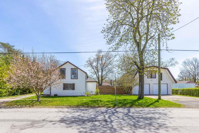 3966 Chippawa Pkwy, House detached with 2 bedrooms, 1 bathrooms and 8 parking in Niagara Falls ON | Image 1
