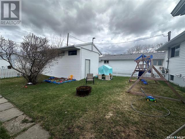 705 Katrusik Ave, House detached with 3 bedrooms, 3 bathrooms and null parking in Bienfait SK | Image 30