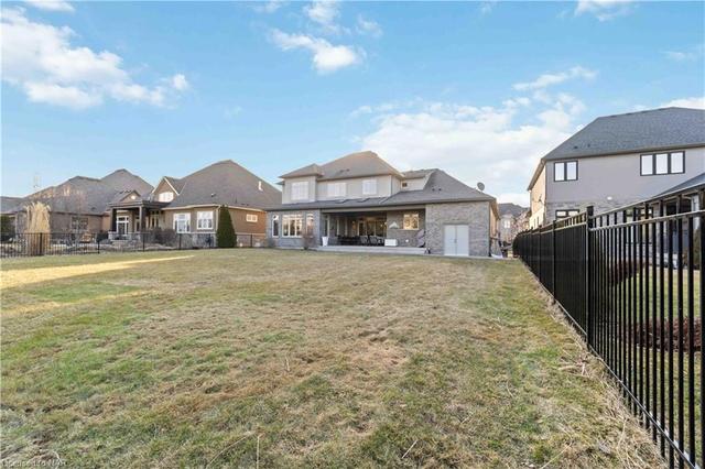 34 Sandalwood Cres, House detached with 4 bedrooms, 3 bathrooms and 7 parking in Niagara on the Lake ON | Image 19