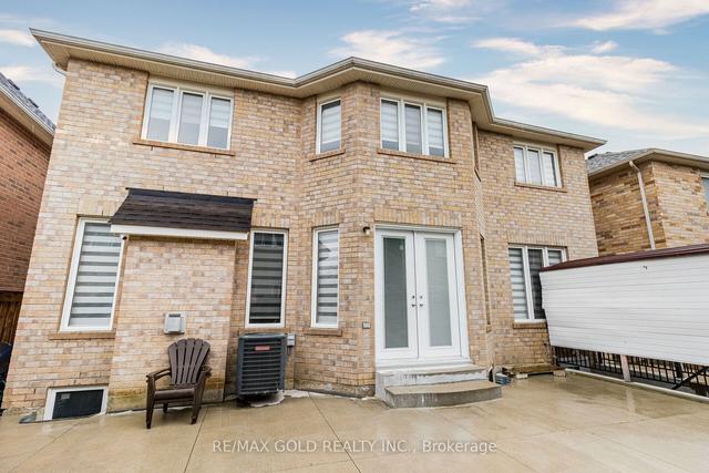 24 Cloverlawn St, House detached with 4 bedrooms, 5 bathrooms and 6 parking in Brampton ON | Image 22