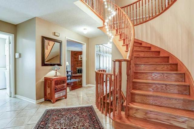 112 Waldie Rd, House detached with 4 bedrooms, 3 bathrooms and 4 parking in Oakville ON | Image 3
