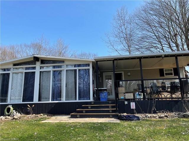 490 Empire Rd, House detached with 3 bedrooms, 1 bathrooms and 6 parking in Port Colborne ON | Image 1