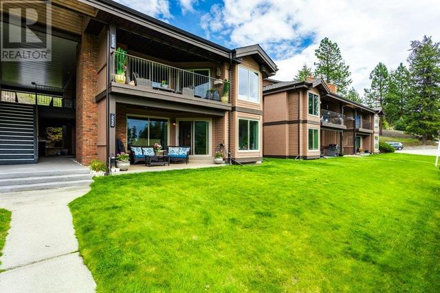 2226 Golf Course Dr, House attached with 2 bedrooms, 2 bathrooms and 2 parking in West Kelowna BC | Image 3