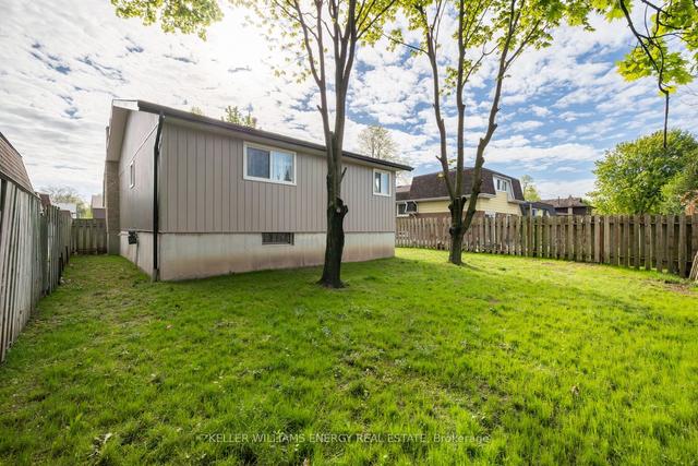 20 Harper Ct, House detached with 3 bedrooms, 1 bathrooms and 5 parking in Whitby ON | Image 26
