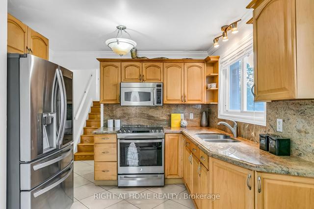 41 Duntroon Cres, House semidetached with 3 bedrooms, 3 bathrooms and 6 parking in Toronto ON | Image 25